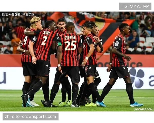 尼斯三后卫体系防守漏洞分析：面对高位压迫时的出球困境